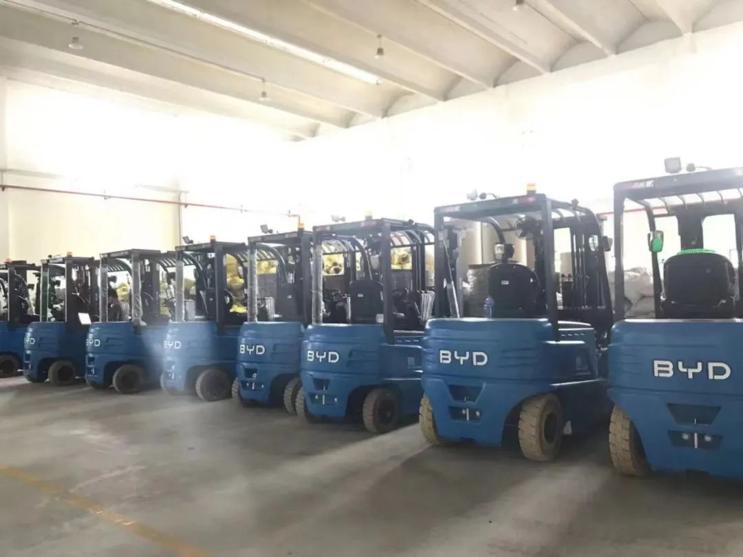 世恒交車(chē) | 十八臺(tái)比亞迪叉車(chē)順利交付 世恒交車(chē) | 十八臺(tái)比亞迪叉車(chē)順利交付