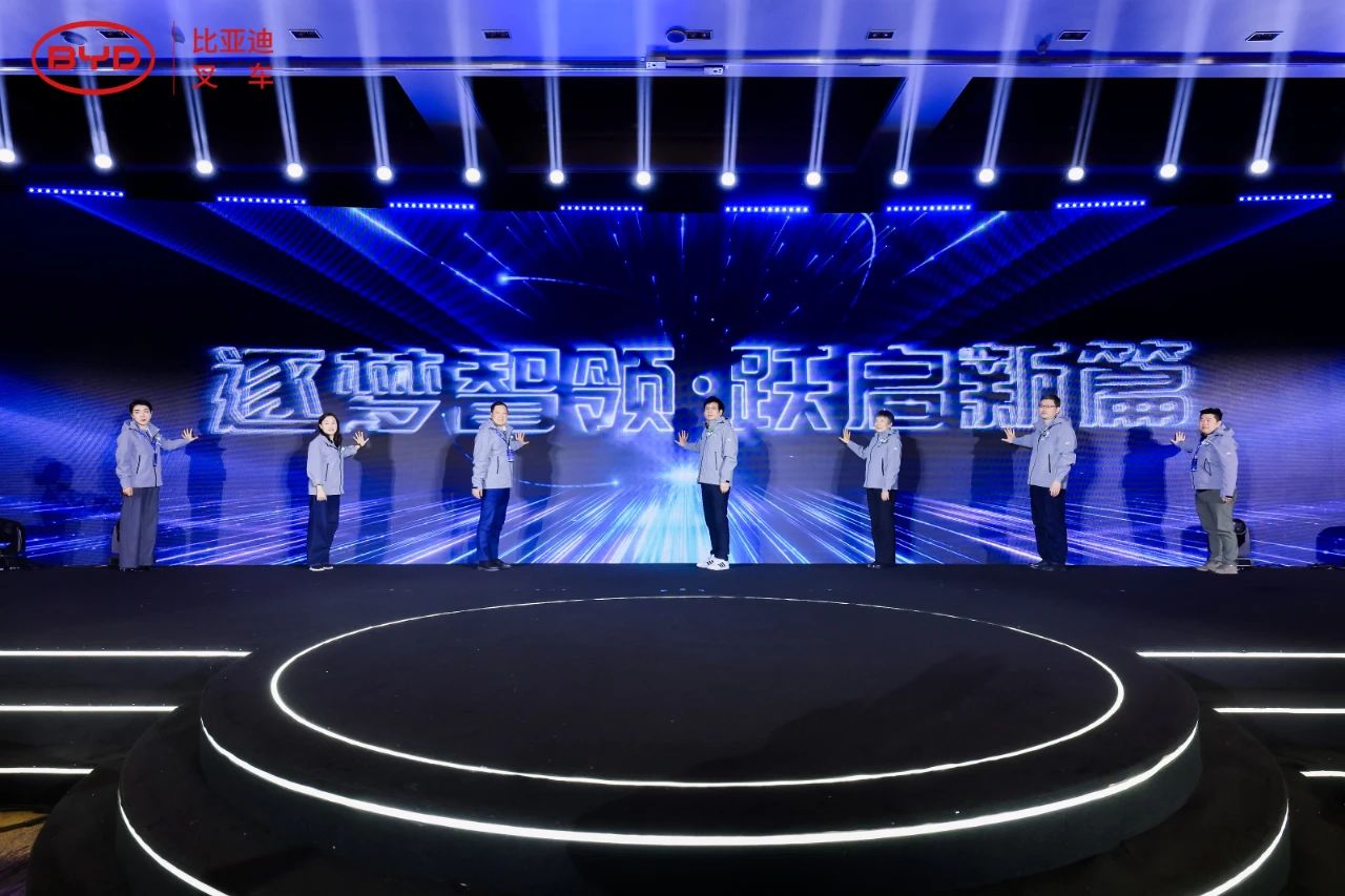 2024比亞迪叉車經(jīng)銷商大會圓滿落幕,世恒集團(tuán)榮獲多項殊榮! 2024比亞迪叉車經(jīng)銷商大會圓滿落幕,世恒集團(tuán)榮獲多項殊榮!