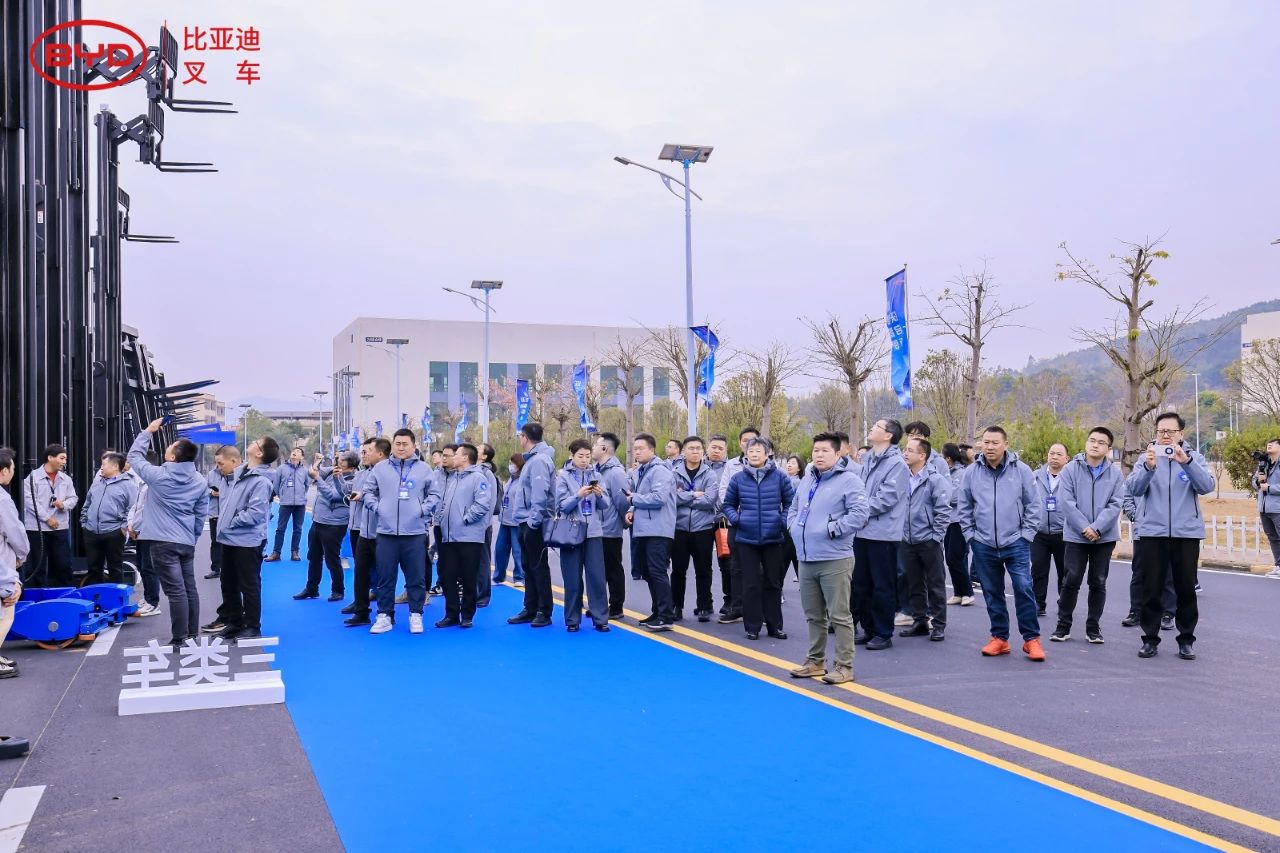 2024比亞迪叉車經(jīng)銷商大會圓滿落幕,世恒集團(tuán)榮獲多項殊榮! 2024比亞迪叉車經(jīng)銷商大會圓滿落幕,世恒集團(tuán)榮獲多項殊榮!